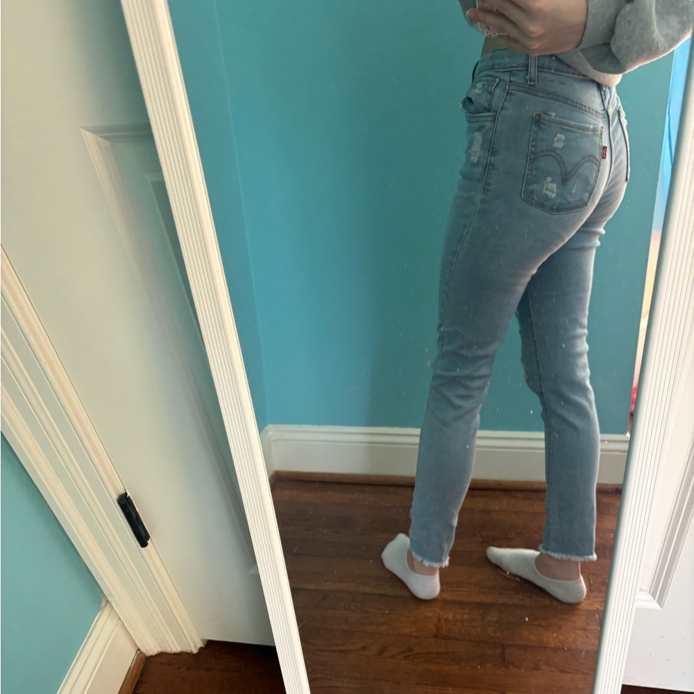 Levis skinny jeans (ripped)
